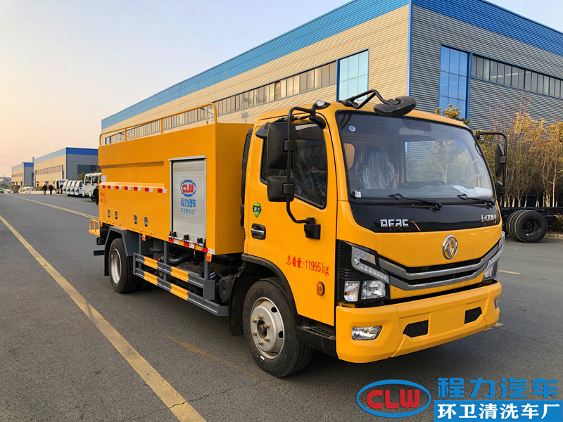 8方东风大多利卡高压清洗车